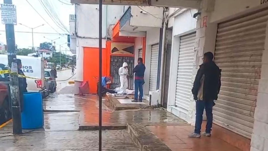 El lugar fue acordonado por las autoridades para realizar el levantamiento del cuerpo El lugar fue acordonado por las autoridades para realizar el levantamiento del cuerpo