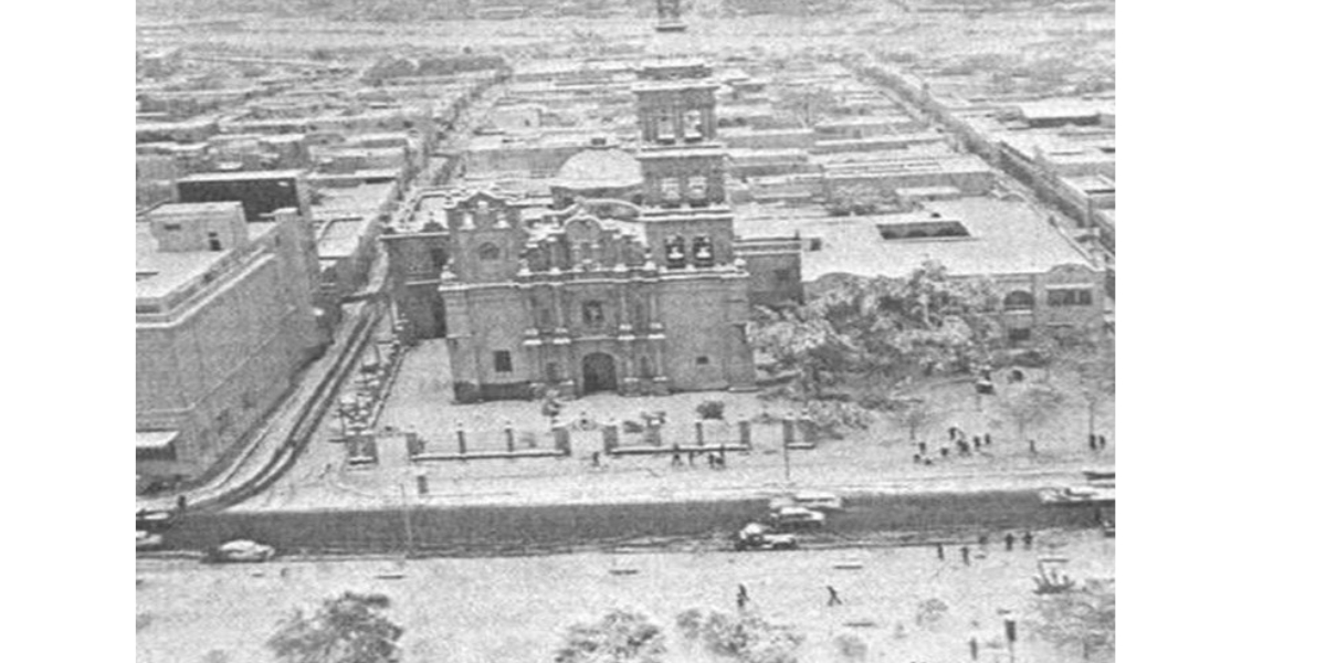 El zócalo de la Ciudad de México bajo la nieva. Foto: Especial