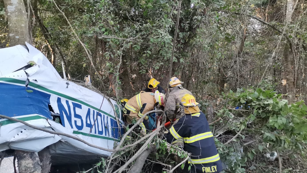 Dos personas resultaron heridas tras el desplome de las avionetas