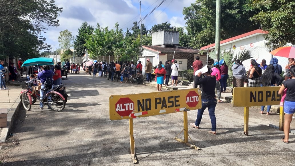 La entrega de las despensas se debió de hacer ayer pero el mal tiempo no lo permitió La entrega de las despensas se debió de hacer ayer pero el mal tiempo no lo permitió
