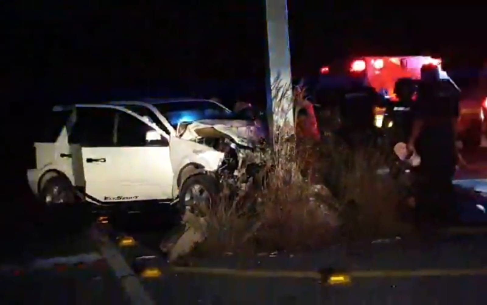 Ambos vehículos quedaron destrozados Ambos vehículos quedaron destrozados