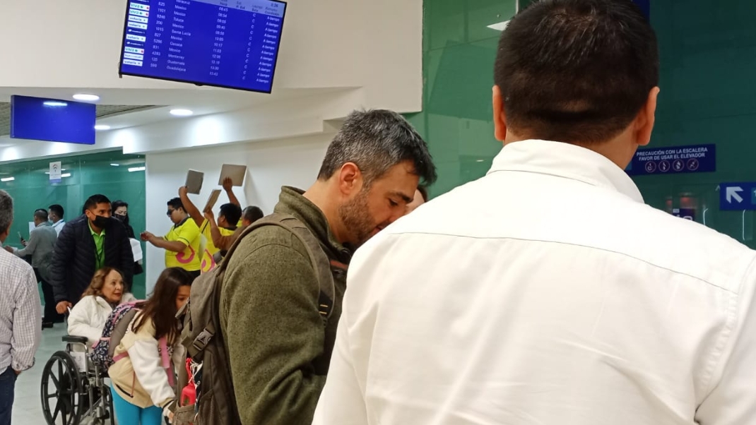 El primer vuelo en aterrizar fue el 4288 de VivaAerobus de Monterrey
