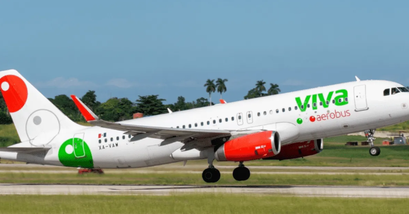 La aerolínea hizo que los pasajeros pasaran la noche en el aeropuerto y solo les dio un cupón y 200 pesos como compensación La aerolínea hizo que los pasajeros pasaran la noche en el aeropuerto y solo les dio un cupón y 200 pesos como compensación