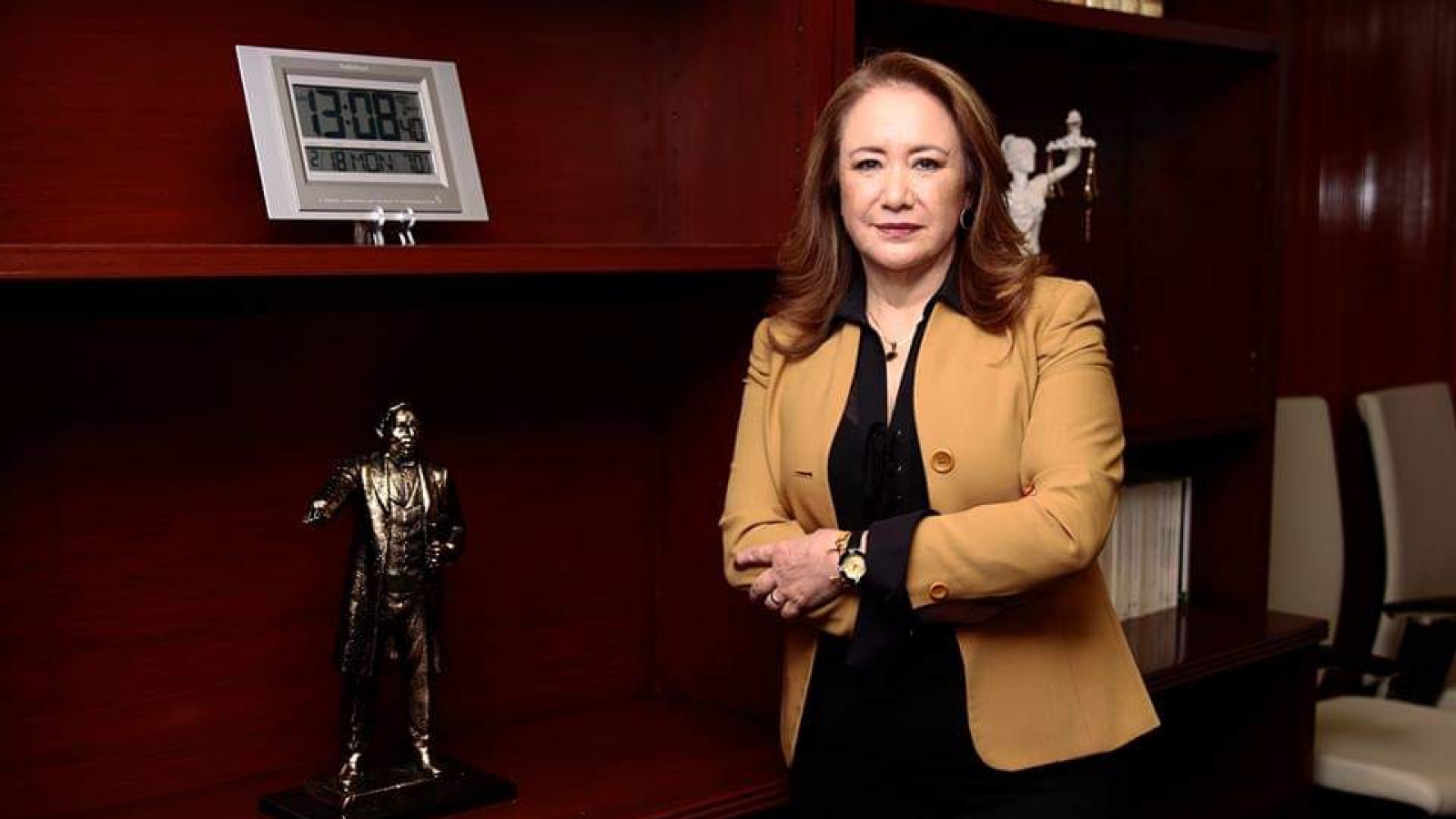 Yasmín Esquivel consiguió un amparo