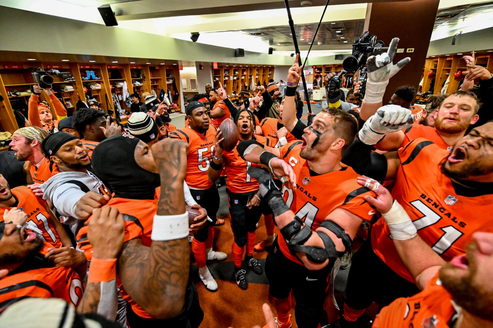 Bengals doblegan a los Chiefs y los 49ers ganan pero Garoppolo se lesiona Bengals doblegan a los Chiefs y los 49ers ganan pero Garoppolo se lesiona