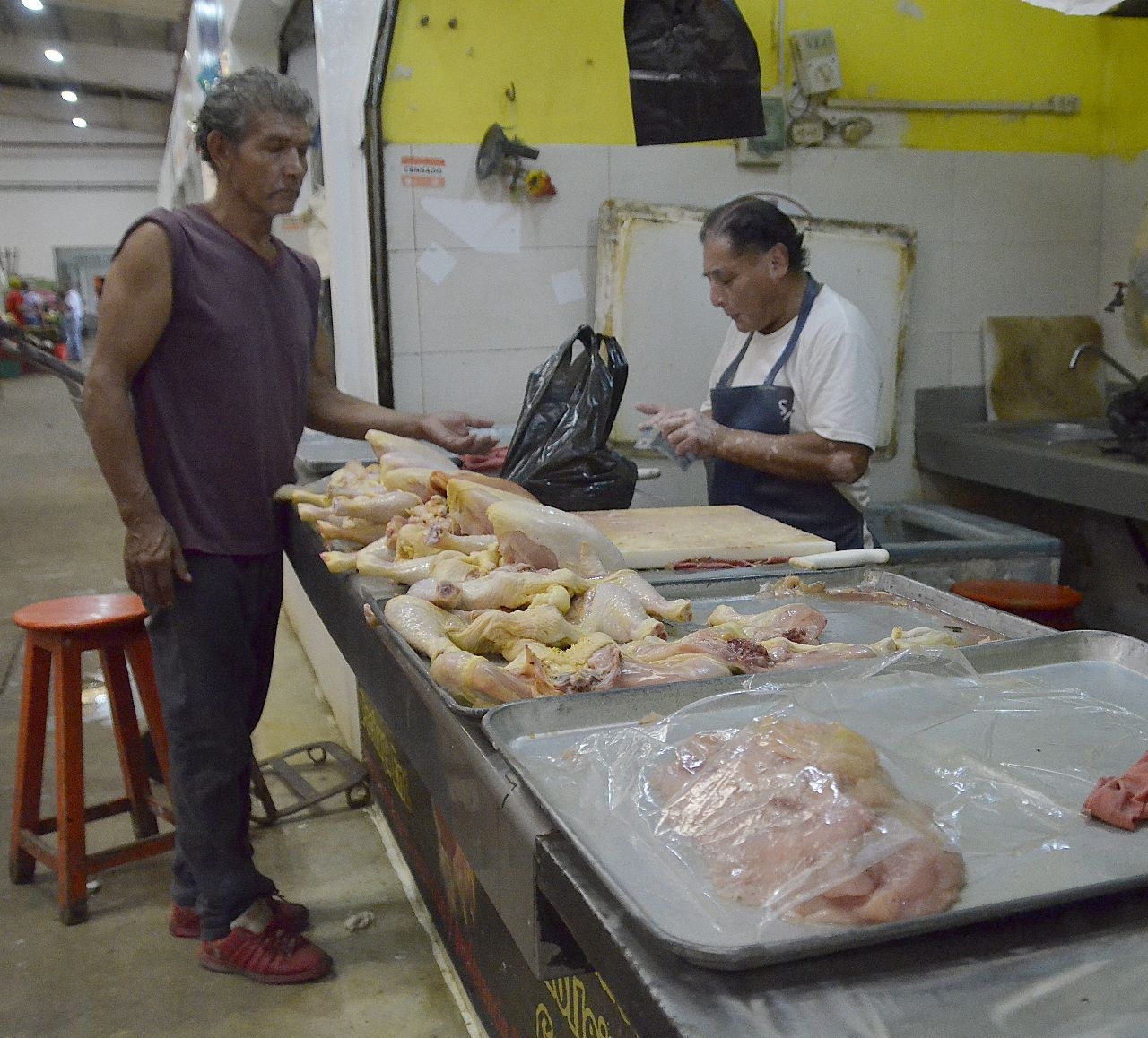 La administradora del mercado, Norma Huicab no les ha dado solución y ha pedido que busquen un proveedor para repararlo.