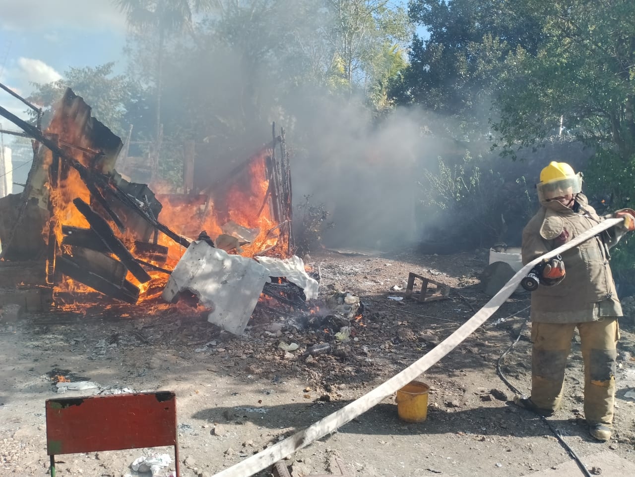 El fuego fue controlado por los bomberos y no reportaron lesionados