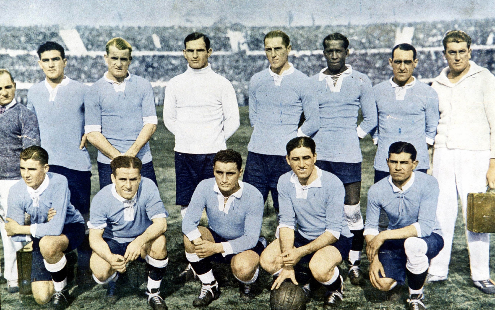 Uruguay fue el anfitrión de la primera Copa Mundial de la FIFA en 1930 Uruguay fue el anfitrión de la primera Copa Mundial de la FIFA en 1930