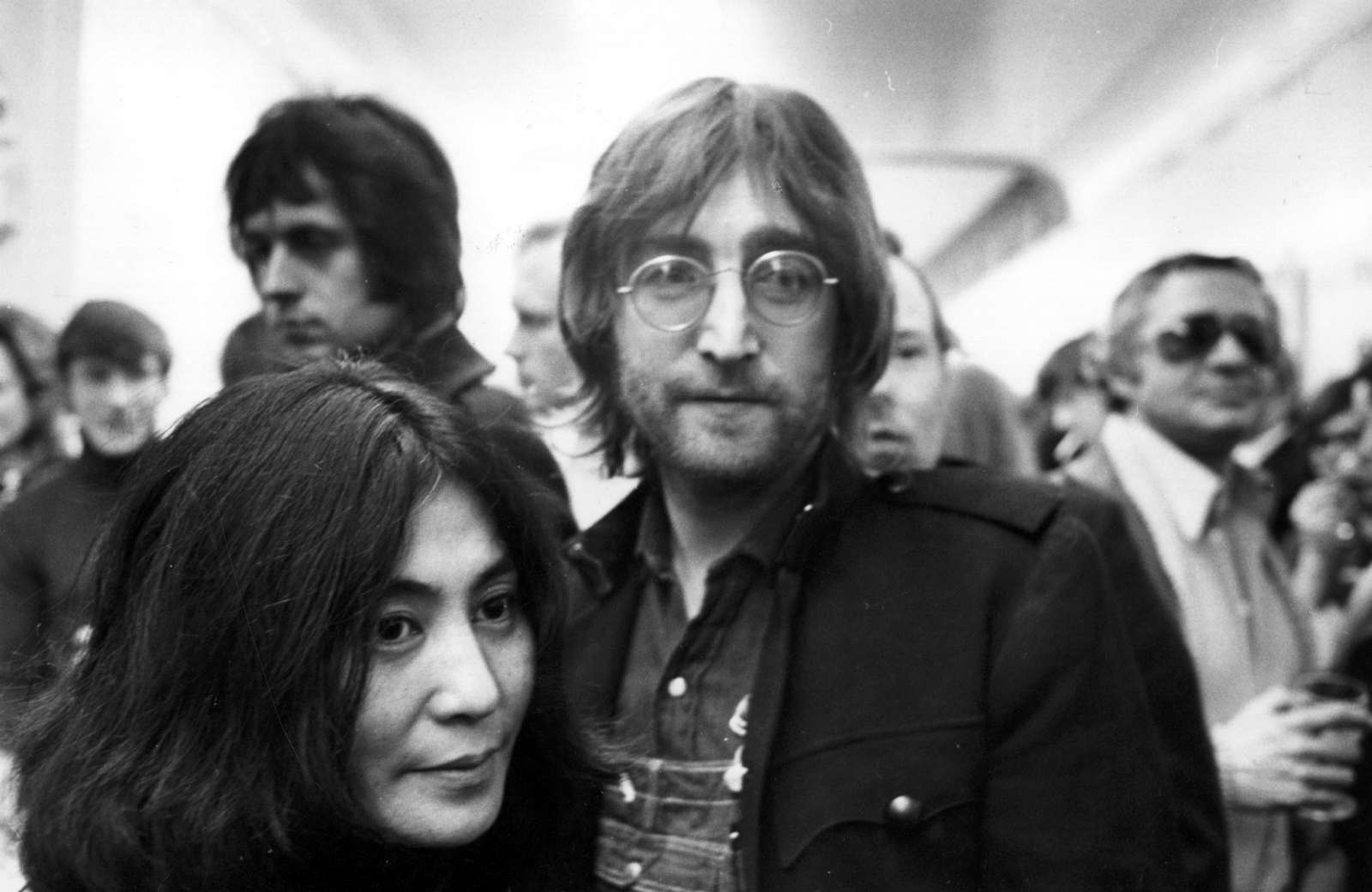 Dichas gafas fueron un elemento que lo caracterizaron a lo largo de su vida hasta su asesinato. Foto: Especial