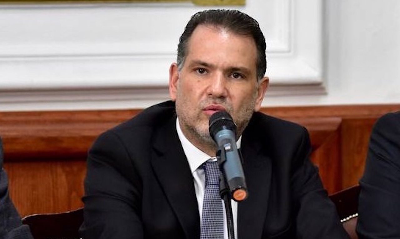 El legislador es señalado por su probable participación en los delitos de uso ilegal de atribuciones y facultades cometido por servidor público