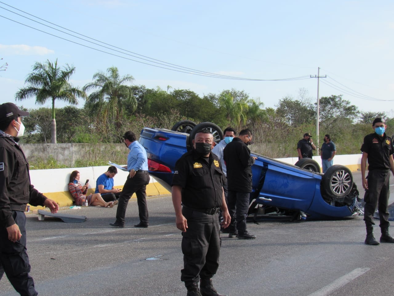 En el lugar se encuentran agentes de la Policía Municipal de Conkal y de la Secretaría de Seguridad Pública