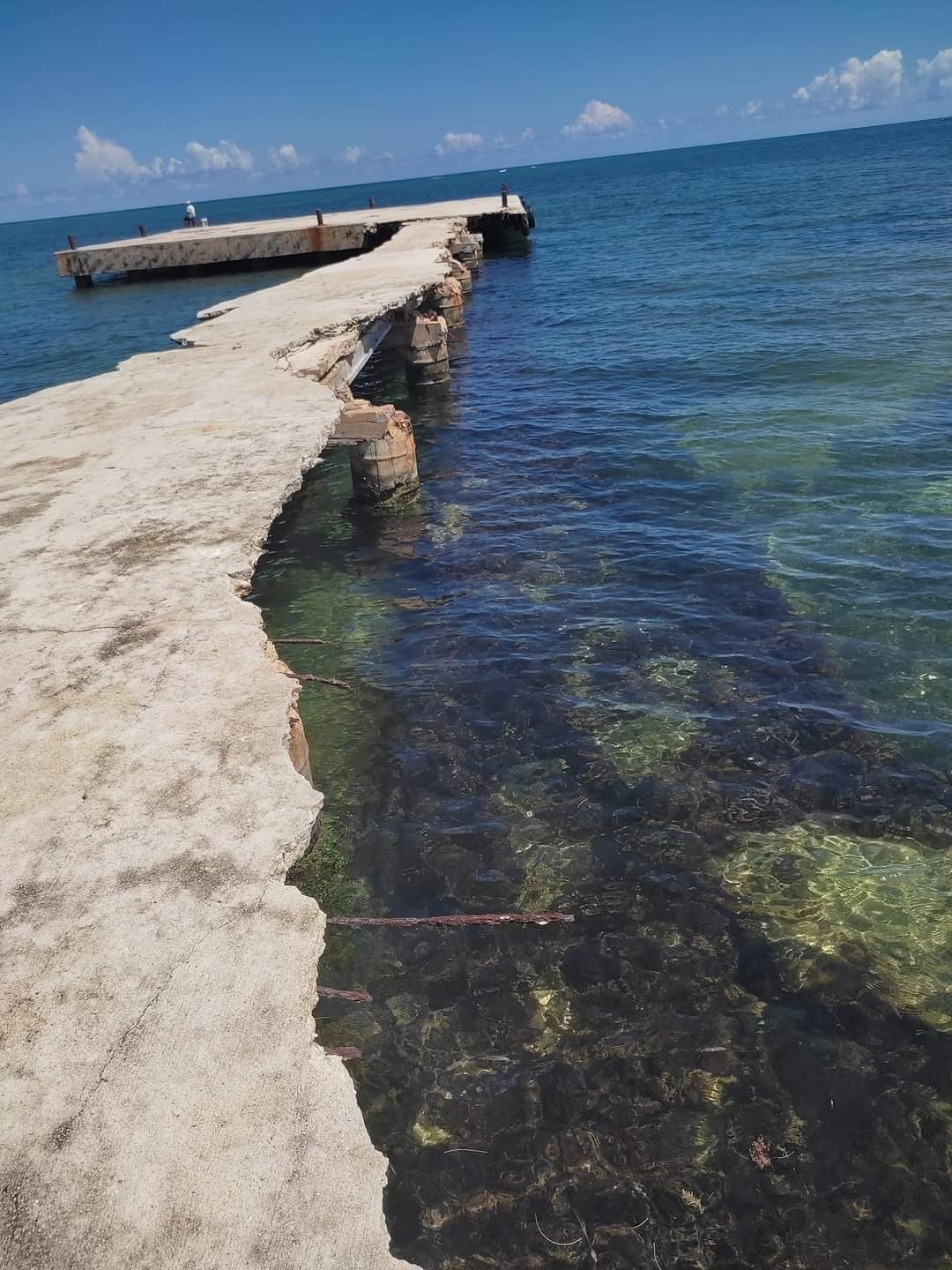 Los habitantes de Xcalak indicaron que sólo pusieron un letrero para prohibir el paso, pero que no hubo acciones para la rehabilitación del muelle Los habitantes de Xcalak indicaron que sólo pusieron un letrero para prohibir el paso, pero que no hubo acciones para la rehabilitación del muelle