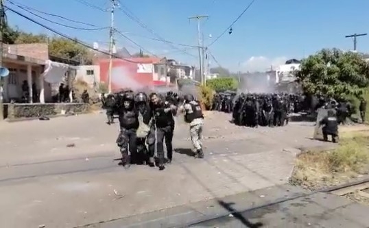 Elementos de la policía estatal resultaron heridos, tras ataque. Foto: Captura de pantalla Elementos de la policía estatal resultaron heridos, tras ataque. Foto: Captura de pantalla