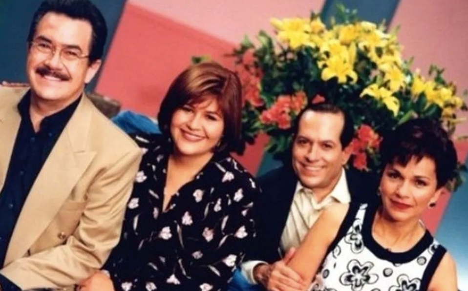 Los conductores de la primera etapa de Ventaneando eran: Pedro Sola, Martha Figueroa, Juan José Origel y Pati Chapoy. Foto: Especial Los conductores de la primera etapa de Ventaneando eran: Pedro Sola, Martha Figueroa, Juan José Origel y Pati Chapoy. Foto: Especial