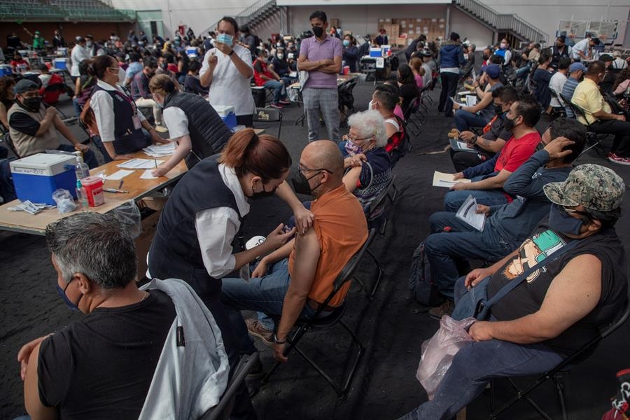 En la Ciudad de México han aumentado la velocidad de la vacunación. Foto: EFE/Isaac Esquivel En la Ciudad de México han aumentado la velocidad de la vacunación. Foto: EFE/Isaac Esquivel