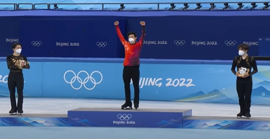 Nathan Chan se subió al podio por su gran actuación. Foto: Captura de pantalla Nathan Chan se subió al podio por su gran actuación. Foto: Captura de pantalla