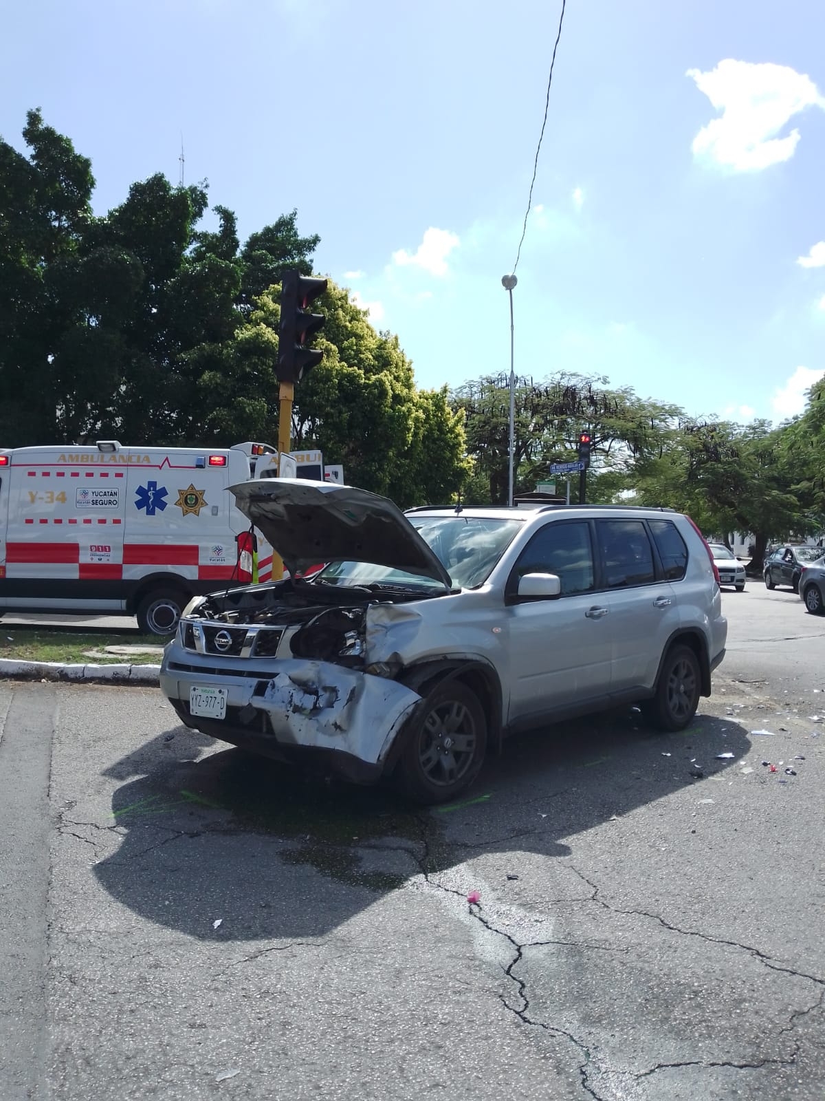 Al lugar llegaron elementos de tránsito, así la ambulancia Y-34 de la Secretaría de Seguridad Pública (SSP)