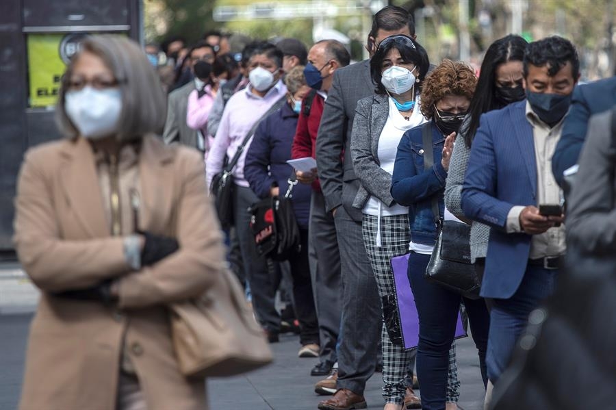 En México los contagios se mantienen a la alza. Foto: EFE/Isaac Esquivel