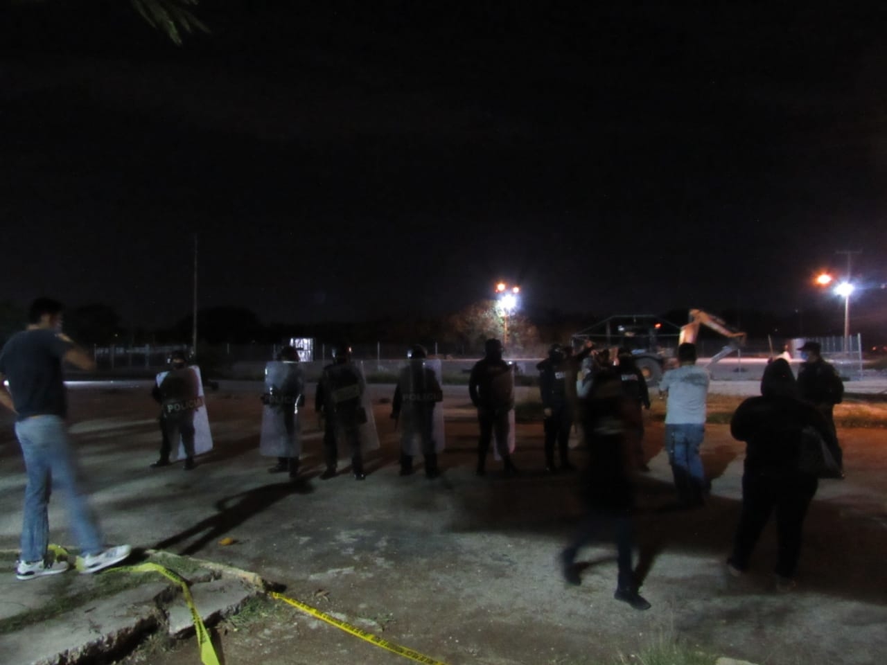 Los policías tuvieron un enfrentamiento con locatarios