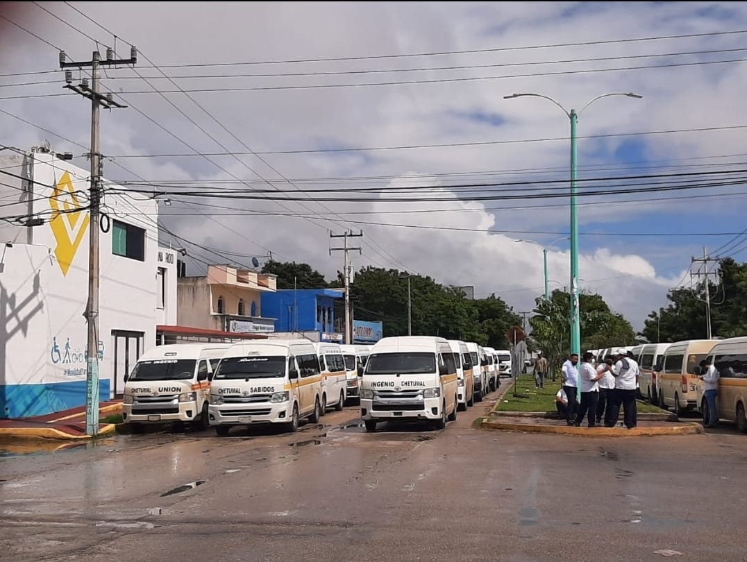 Los dos carriles de la Avenida Maxuxac en Chetumal fueron bloqueados, ya que ahí están las oficinas de Imoveqroo Los dos carriles de la Avenida Maxuxac en Chetumal fueron bloqueados, ya que ahí están las oficinas de Imoveqroo