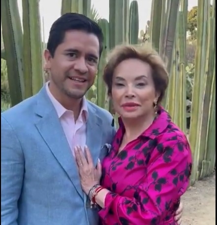 Elba Esther se casó con su abogado, quien la ayudo a salir de prisión. Foto: Captura de pantalla