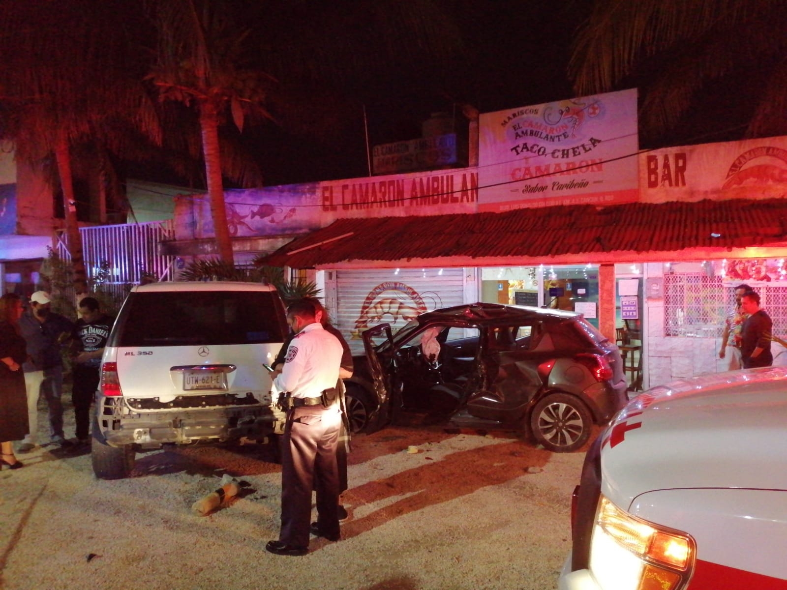 Joven pierde el control de su vehículo y lo destroza en Bonfil