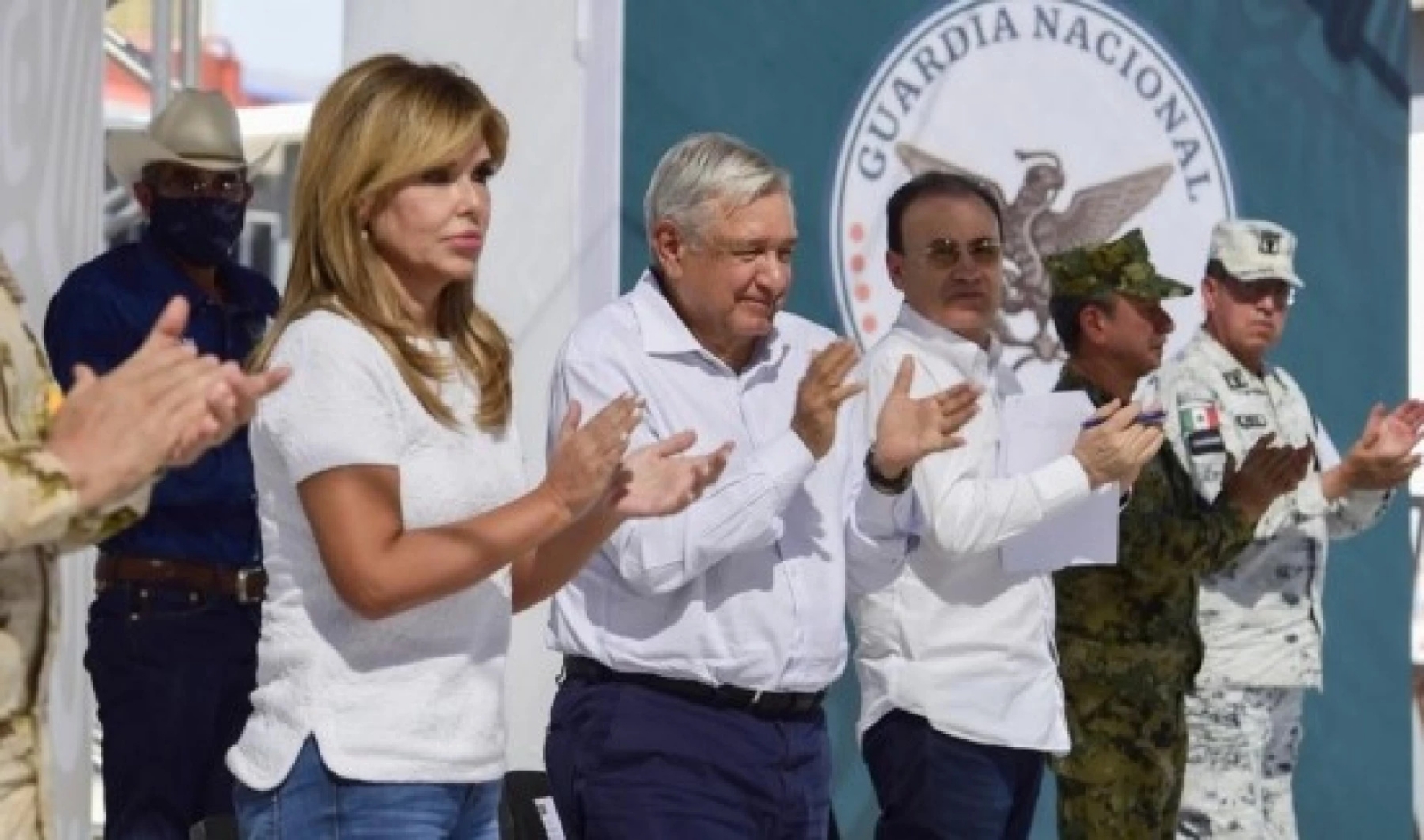 AMLO viajó a Sonora para inspeccionar los trabajos del Estadio “Tomás Oroz Gaytán”. Foto: Gobierno de México