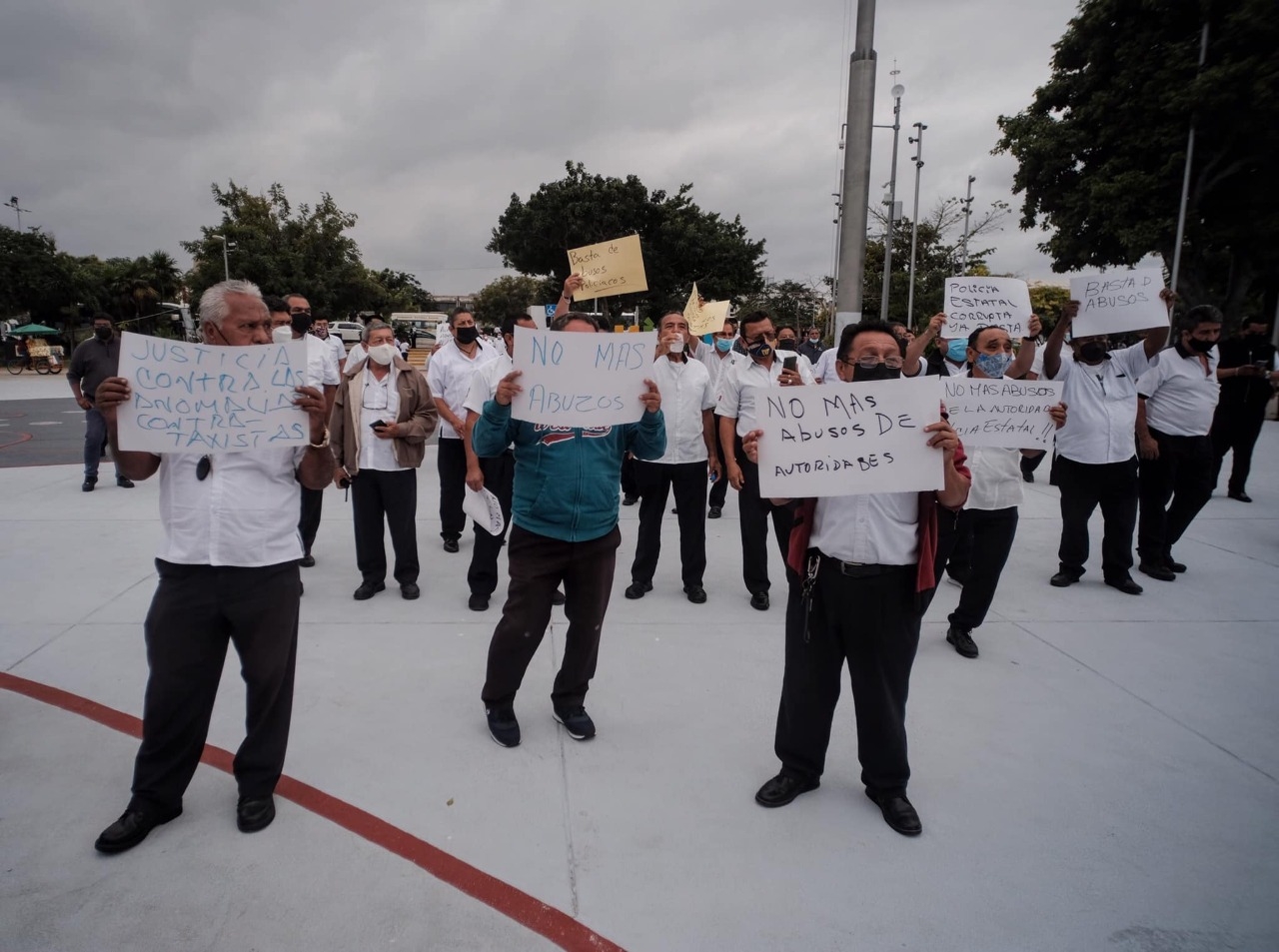 Los taxistas de Cancún indicaron que elementos policiacos impiden su trabajo en la zona hotelera de la ciudad