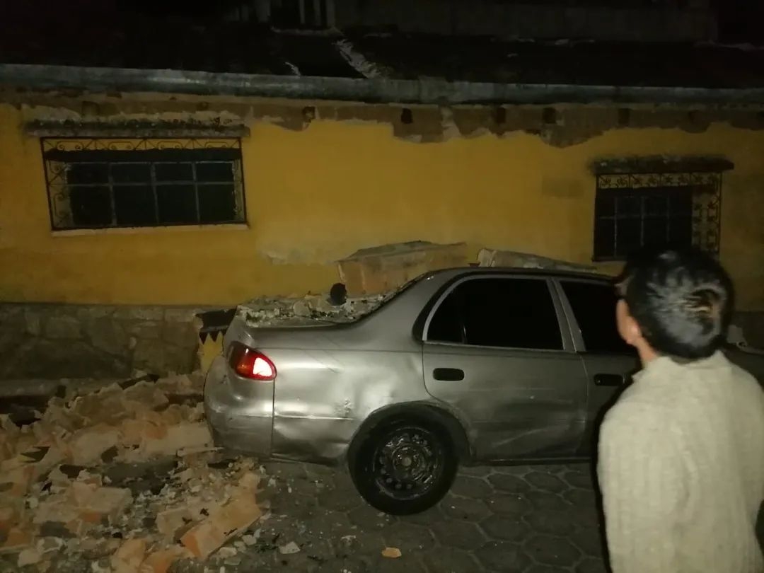 Algunas viviendas en Nueva Concepción, Guatemala, tuvieron derrumbes tras el sismo de este 16 de febrero Algunas viviendas en Nueva Concepción, Guatemala, tuvieron derrumbes tras el sismo de este 16 de febrero
