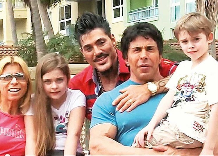 Gustavo Martínez, quien estaba a cargo de los hijos de Ricardo Fort, murió al caer de un piso 21 en Belgrano. Gustavo Martínez, quien estaba a cargo de los hijos de Ricardo Fort, murió al caer de un piso 21 en Belgrano.