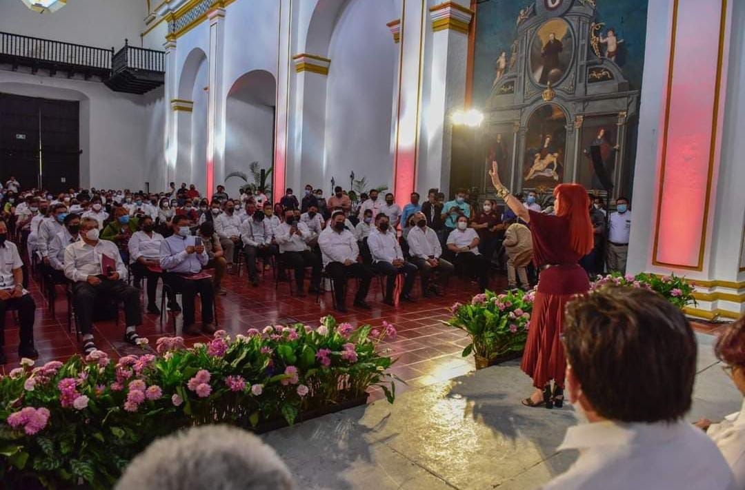 La gobernadora de Campeche rompió la veda electoral