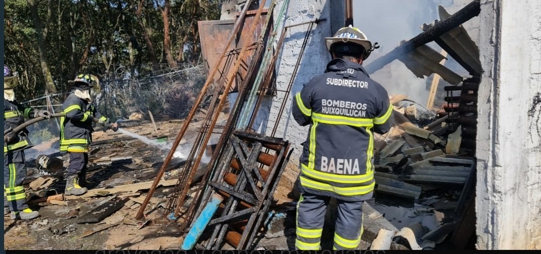 El Cuerpo de Bomberos municipales atendió la emergencia. Foto: Twitter El Cuerpo de Bomberos municipales atendió la emergencia. Foto: Twitter