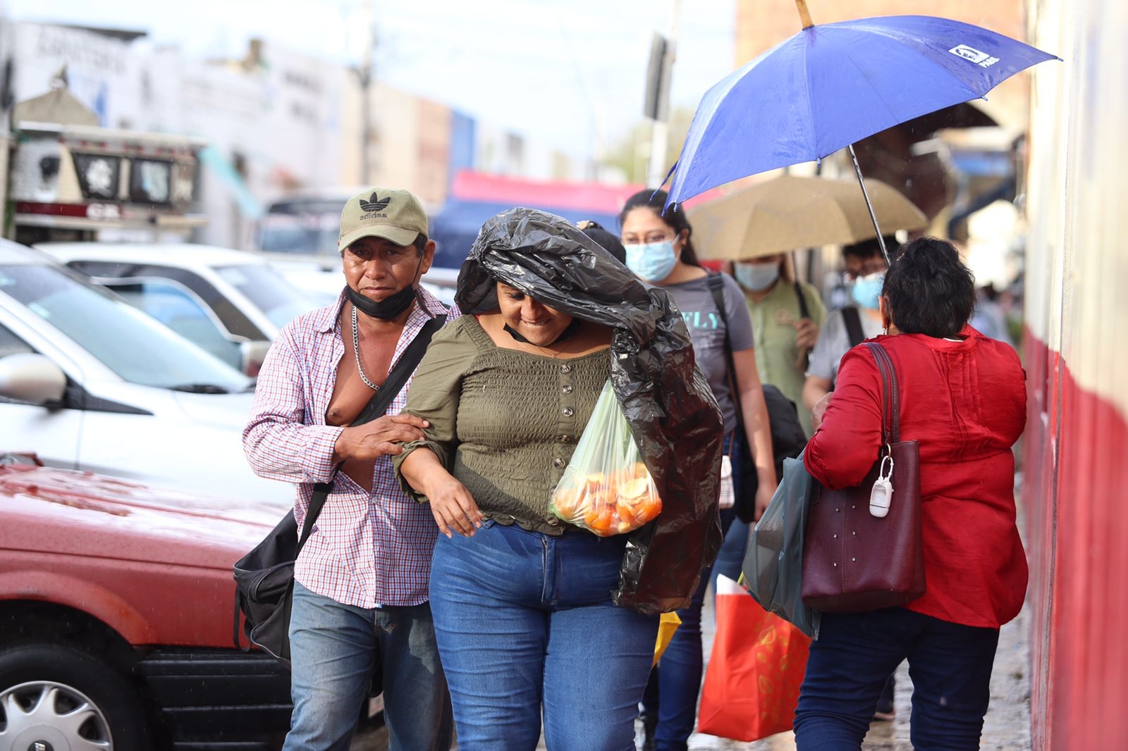 Se recomienda tomar precauciones por las fuertes lluvias Se recomienda tomar precauciones por las fuertes lluvias