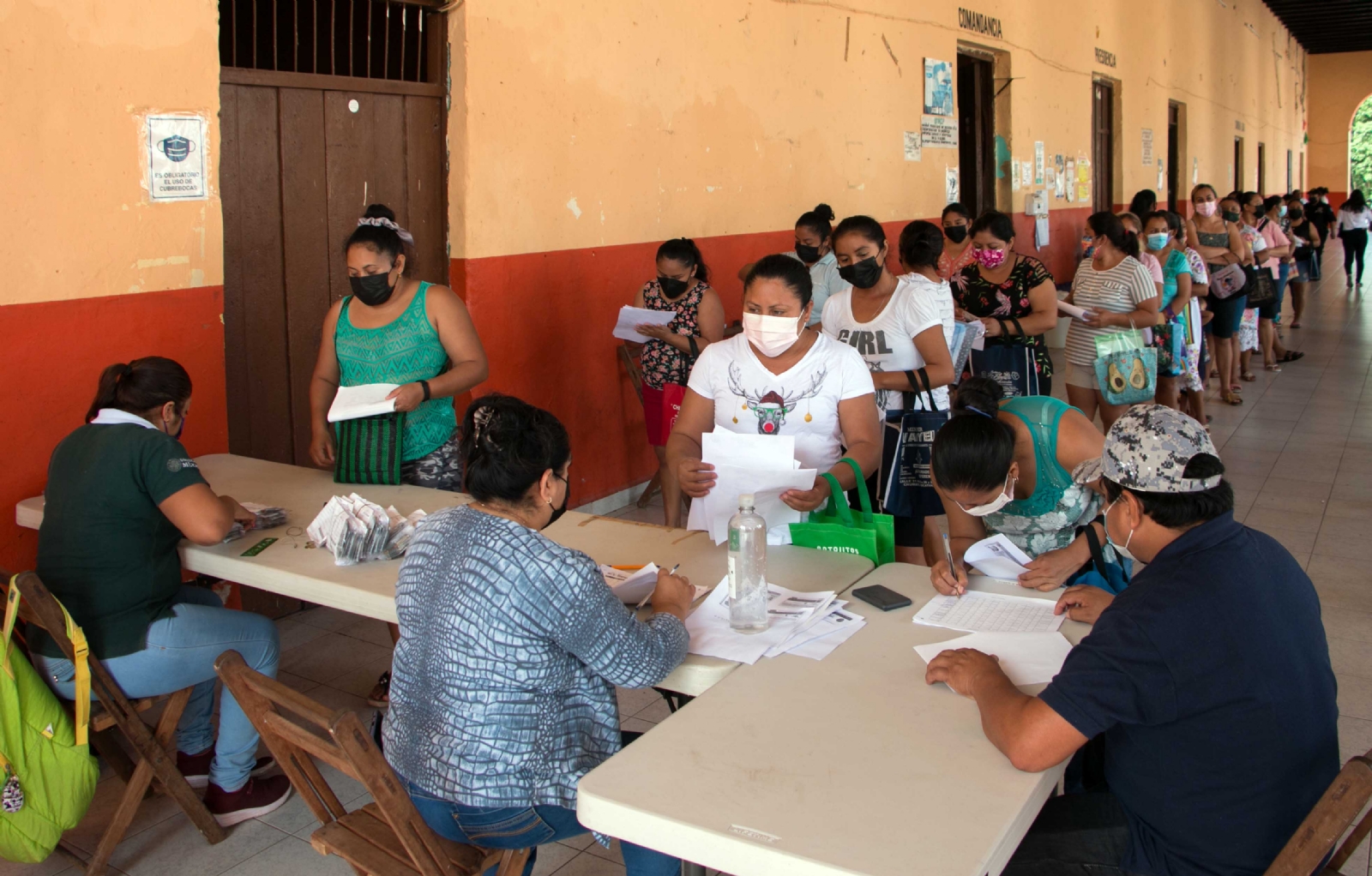 Uno de los requisitos para recibir el beneficio en Chumayel era presentar la boleta de calificaciones Uno de los requisitos para recibir el beneficio en Chumayel era presentar la boleta de calificaciones