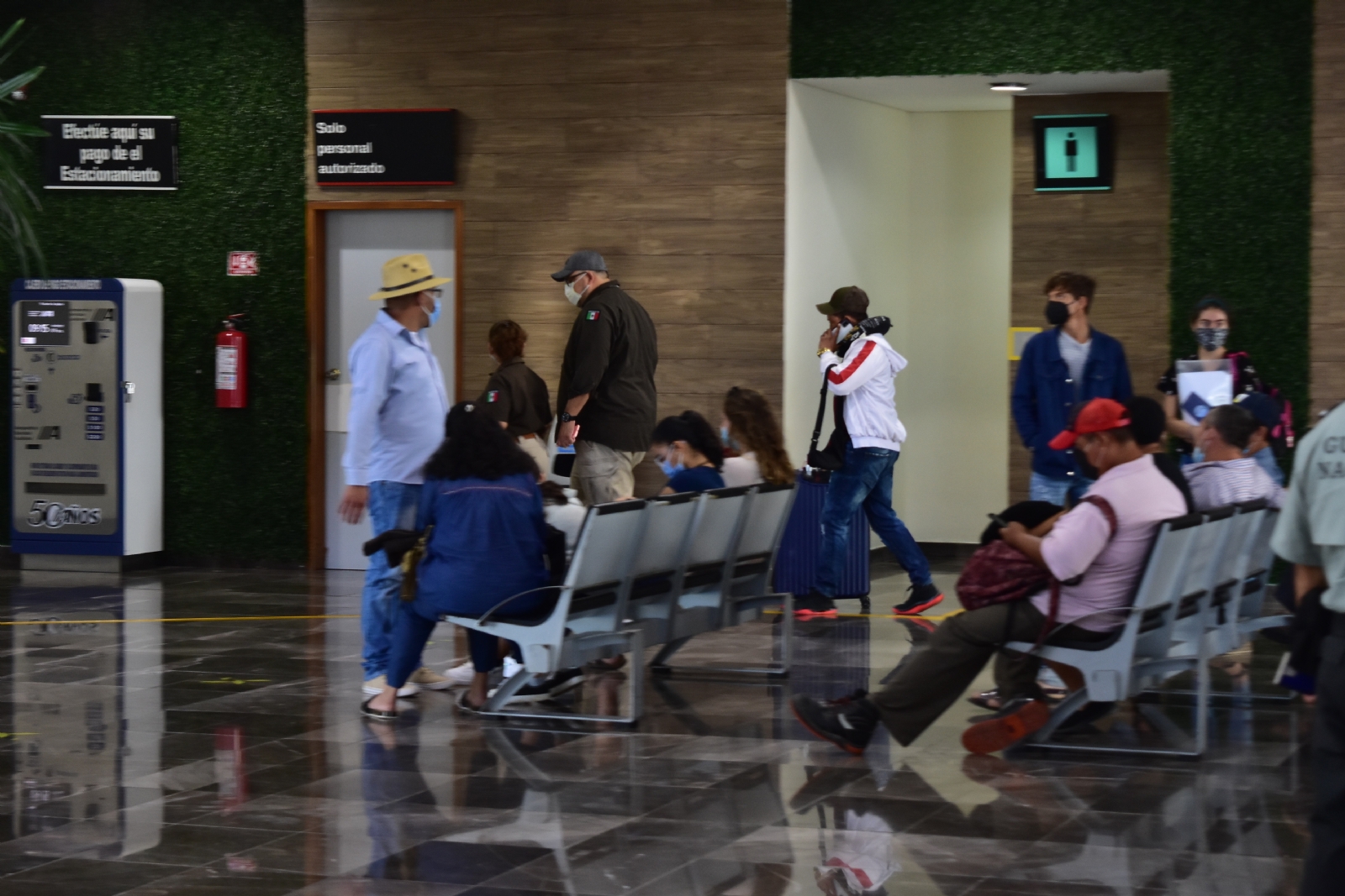 De los 23 ilegales retenidos y que volvieron a sus países, tres lo hicieron desde la ciudad capital, vía el aeropuerto De los 23 ilegales retenidos y que volvieron a sus países, tres lo hicieron desde la ciudad capital, vía el aeropuerto