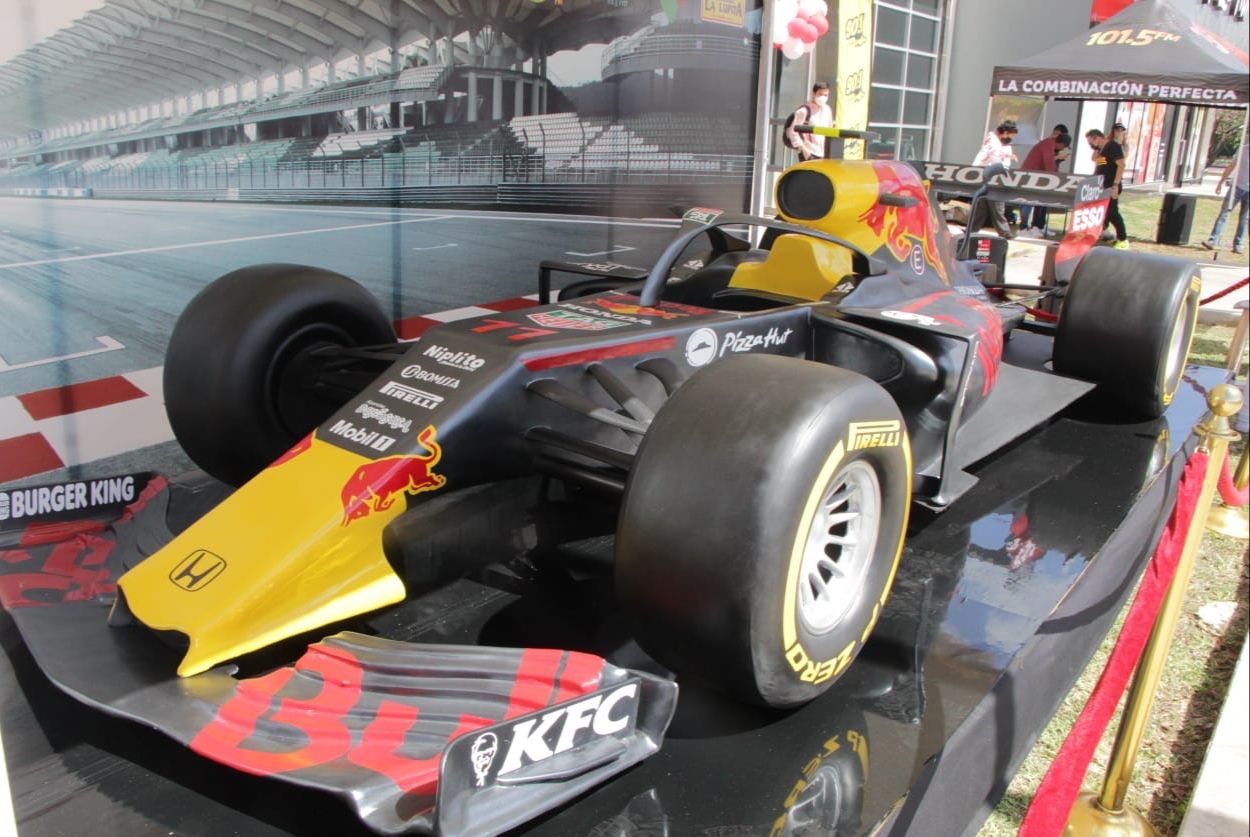 La réplica del auto del Checo Pérez estará en exhibición durante este fin de semana en Mérida La réplica del auto del Checo Pérez estará en exhibición durante este fin de semana en Mérida
