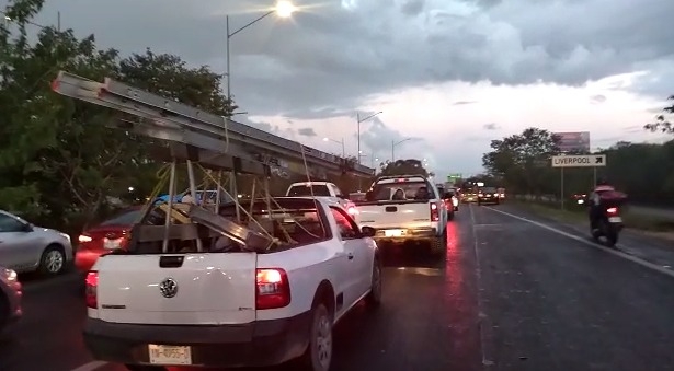 El tráfico volvió a colapsar en el periférico de Mérida El tráfico volvió a colapsar en el periférico de Mérida