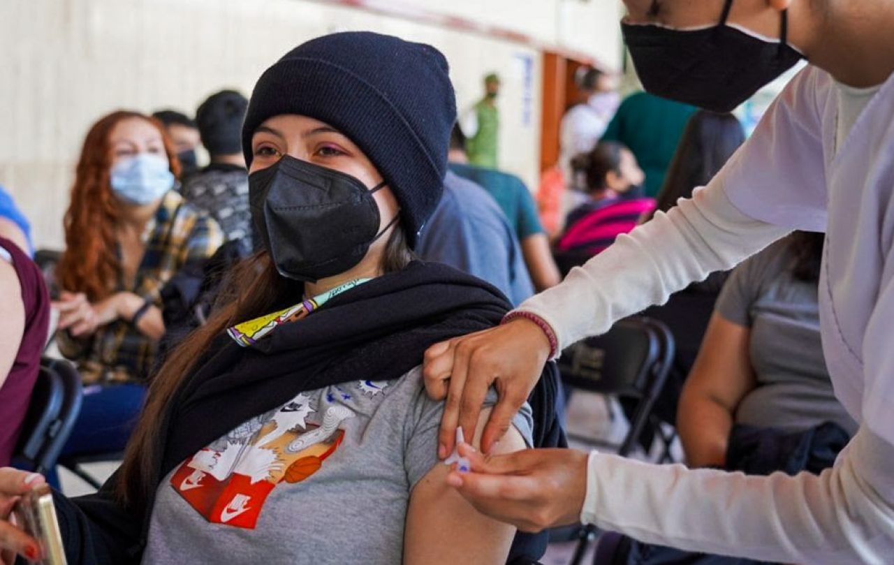 Te decimos paso a paso cómo registrarte para recibir la tercera dosis de la vacuna contra COVID-19 y qué datos necesitas. Te decimos paso a paso cómo registrarte para recibir la tercera dosis de la vacuna contra COVID-19 y qué datos necesitas.
