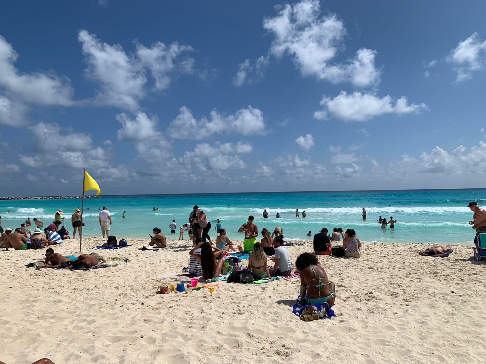 Viento del este y noreste de 15 a 30 km/h con rachas de 50 a 70 km/h en Quintana Roo