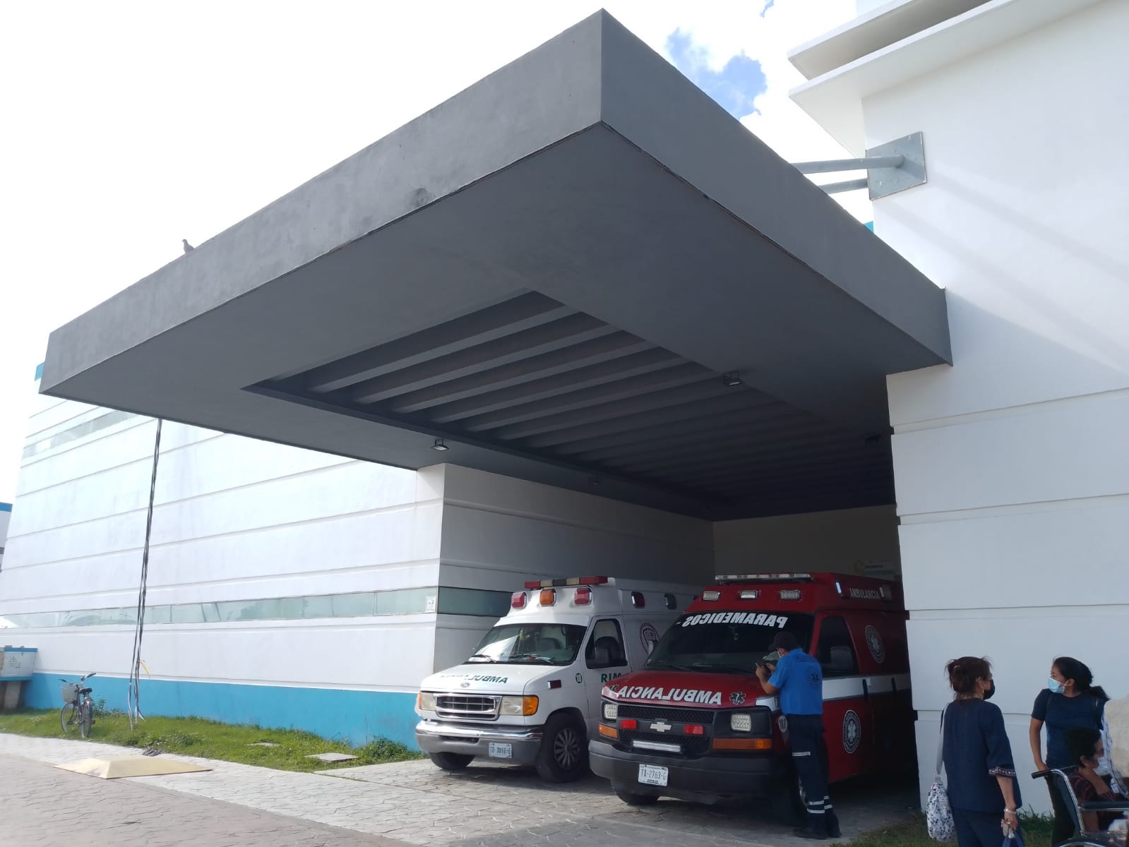 El hombre fue llevado por paramédicos al Hospital General de Cancún, debido a los golpes recibidos