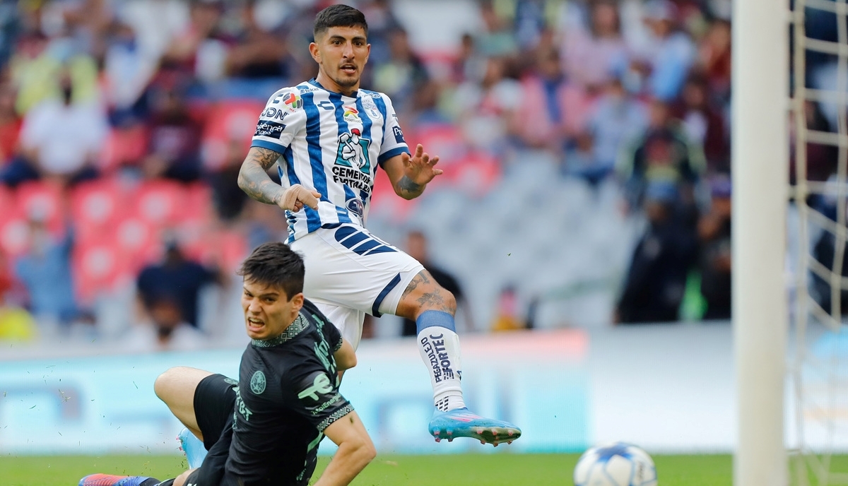 Víctor Guzmán ve entrar el balón del tercer gol para el Pachuca. Foto: EFE/ Isaac Esquivel Víctor Guzmán ve entrar el balón del tercer gol para el Pachuca. Foto: EFE/ Isaac Esquivel
