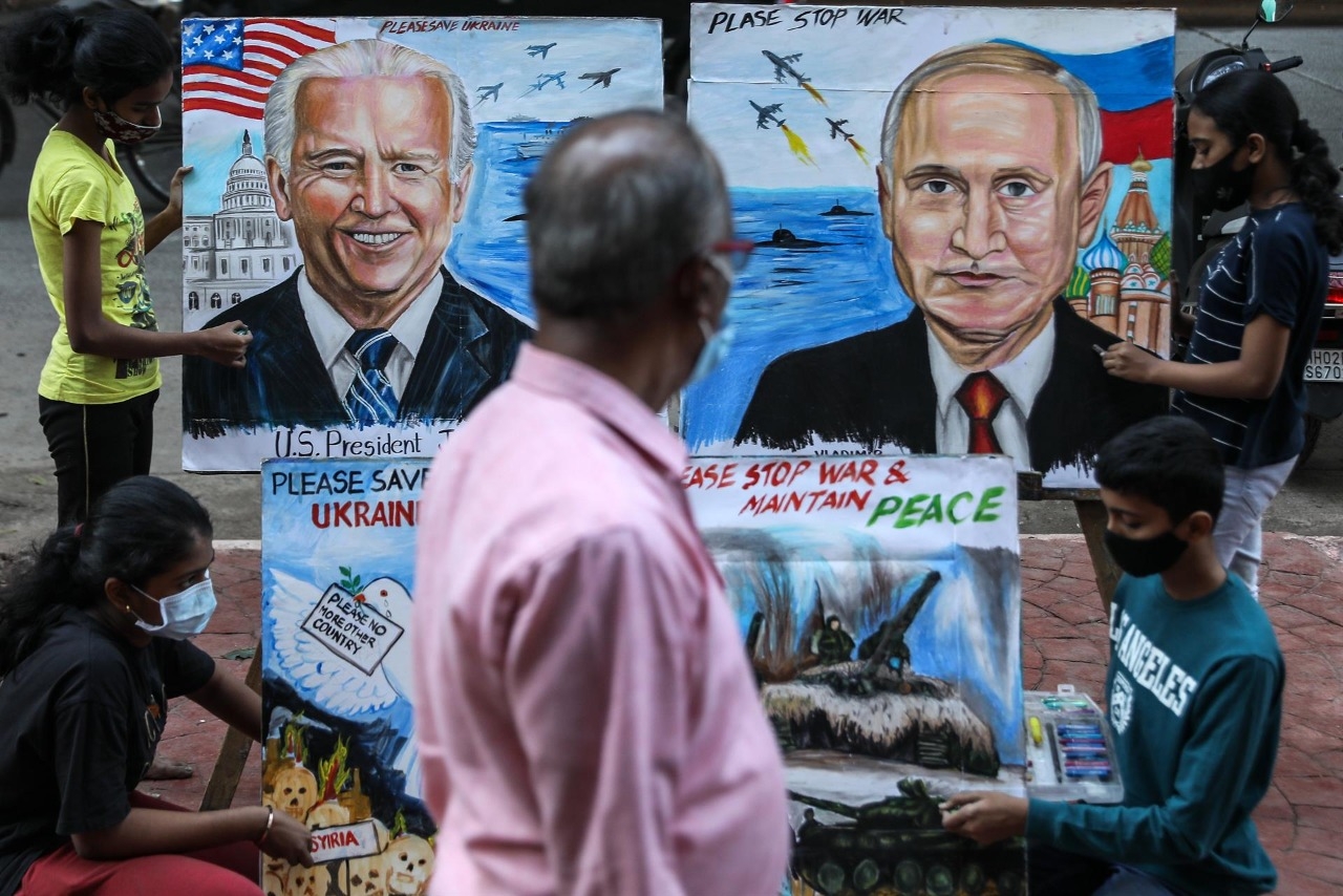 La tensión entre Rusia y Ucrania sigue, tanto que los vuelos hacía el segundo país comienzan a ser cancelados.
