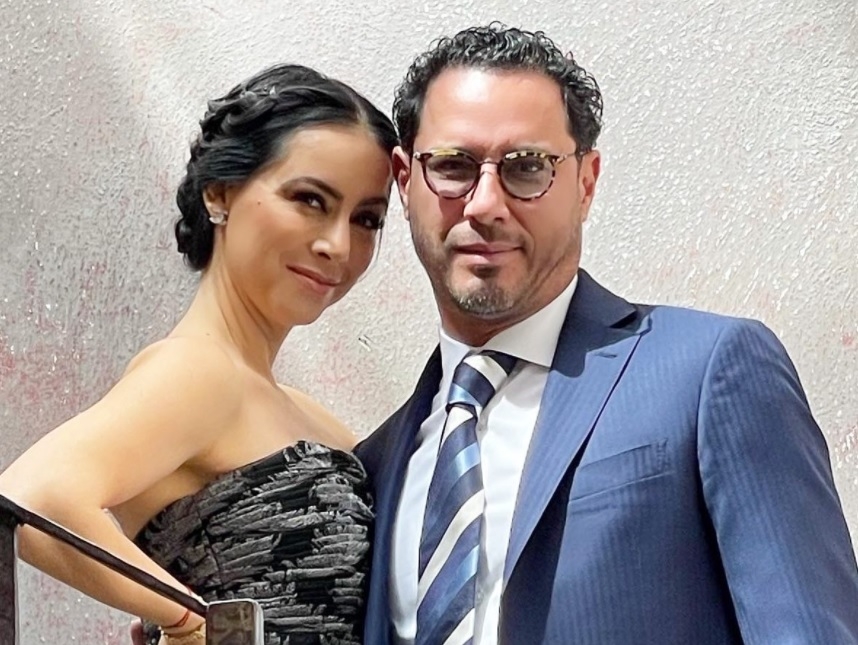 Desde finales de 2020, Claudia Lizaldi y Raúl Paz sostienen una relación amorosa, la cual presume terminará en boda