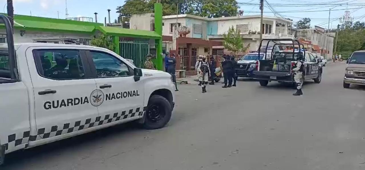 Fue detenido y subido a una patrulla que lo trasladado hacia las instalaciones de Seguridad Pública