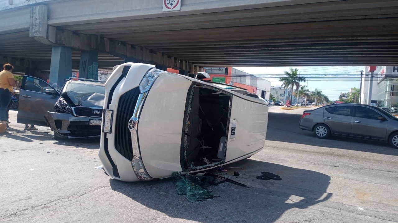 Gracias a que la base del Heroico Cuerpo de Bomberos se encontraba a unos pocos metros, llego una de sus ambulancias a brindar apoyo inmediato Gracias a que la base del Heroico Cuerpo de Bomberos se encontraba a unos pocos metros, llego una de sus ambulancias a brindar apoyo inmediato