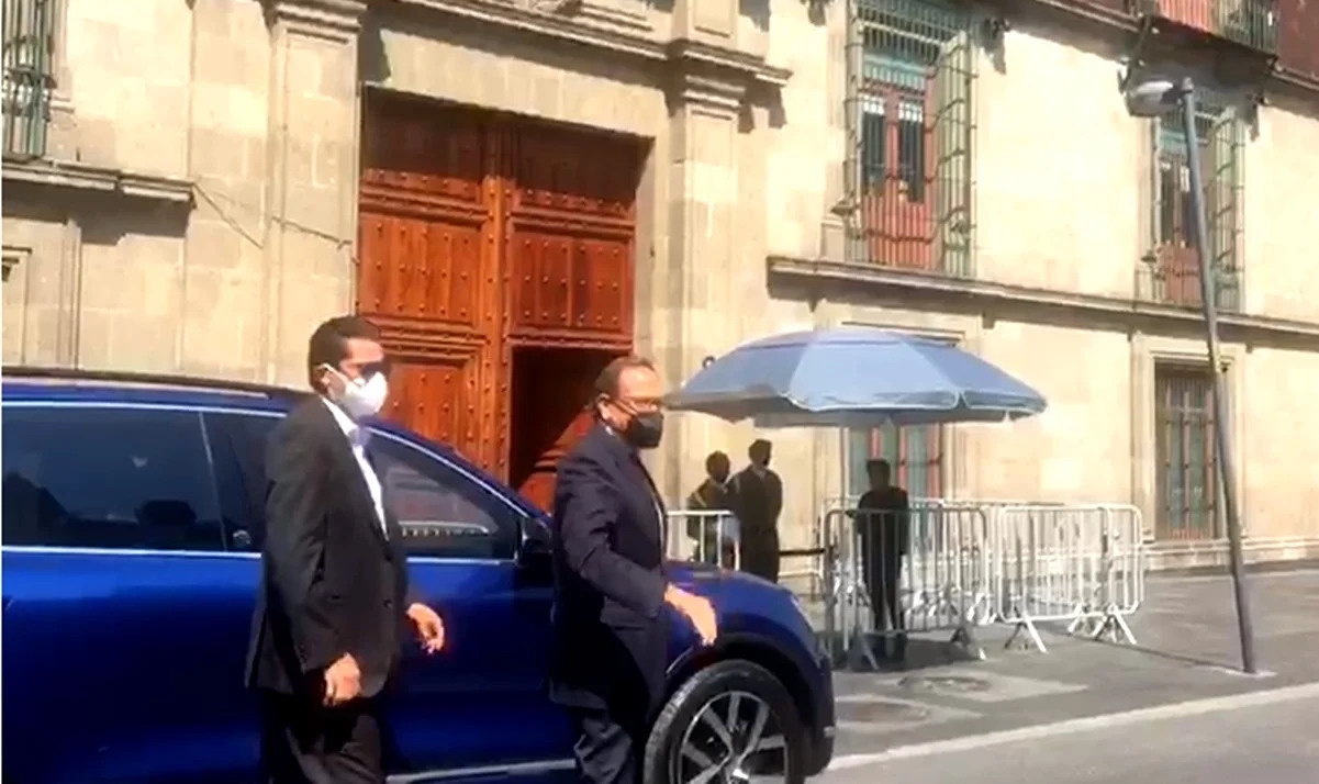 Carlos Salazar Lomelín, líder del CCE, ingresa a Palacio Nacional. Foto: Captura de pantalla