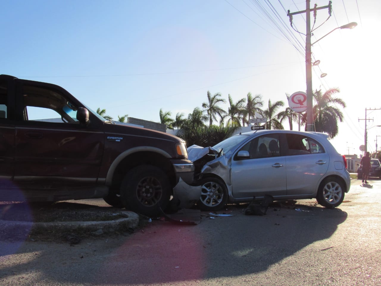 El accidente dejó muchos daños materiales El accidente dejó muchos daños materiales