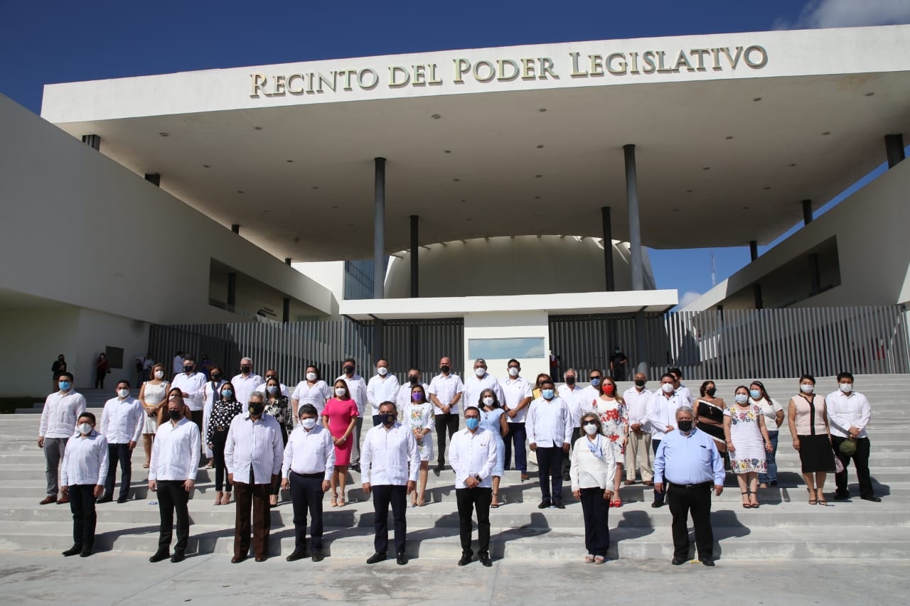 Actualmente se están llevando programas en apoyo de familias de diversos  municipios de Yucatán
