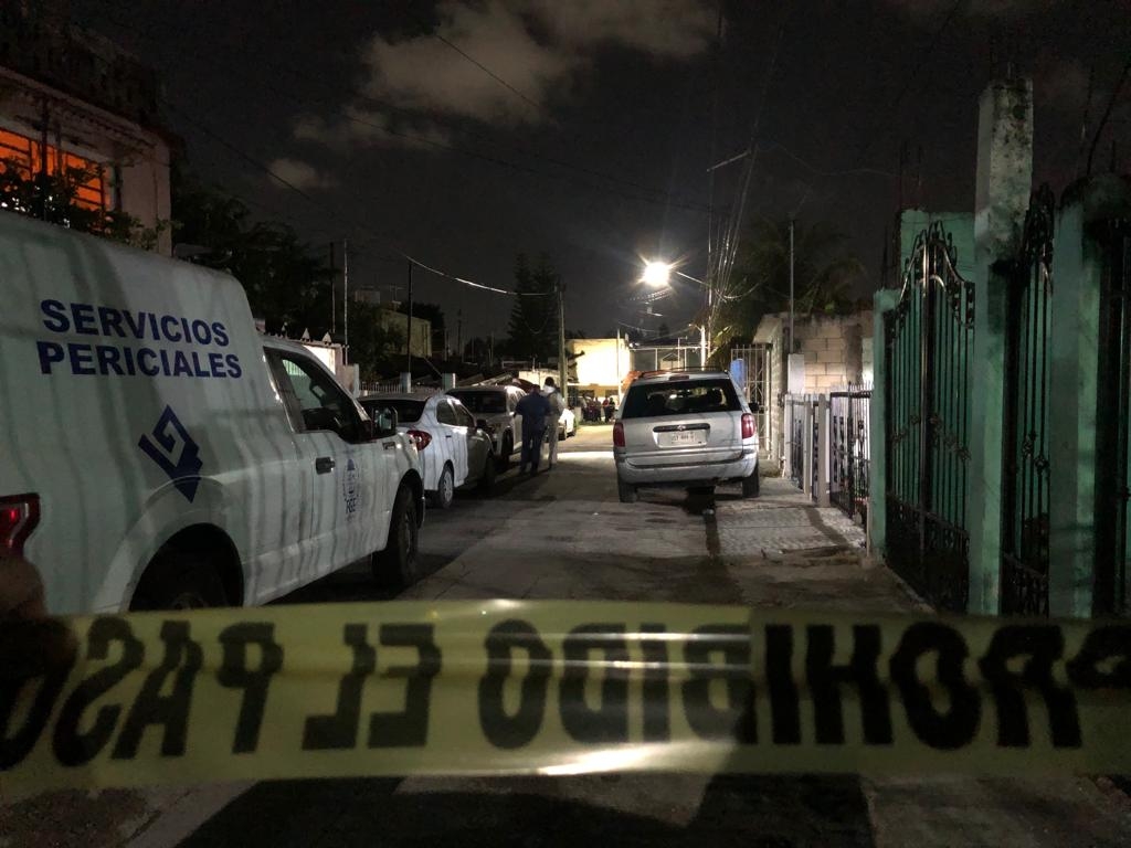 Servicios Periciales permanecen en el sitio, procesando el área donde buscan indicios Servicios Periciales permanecen en el sitio, procesando el área donde buscan indicios
