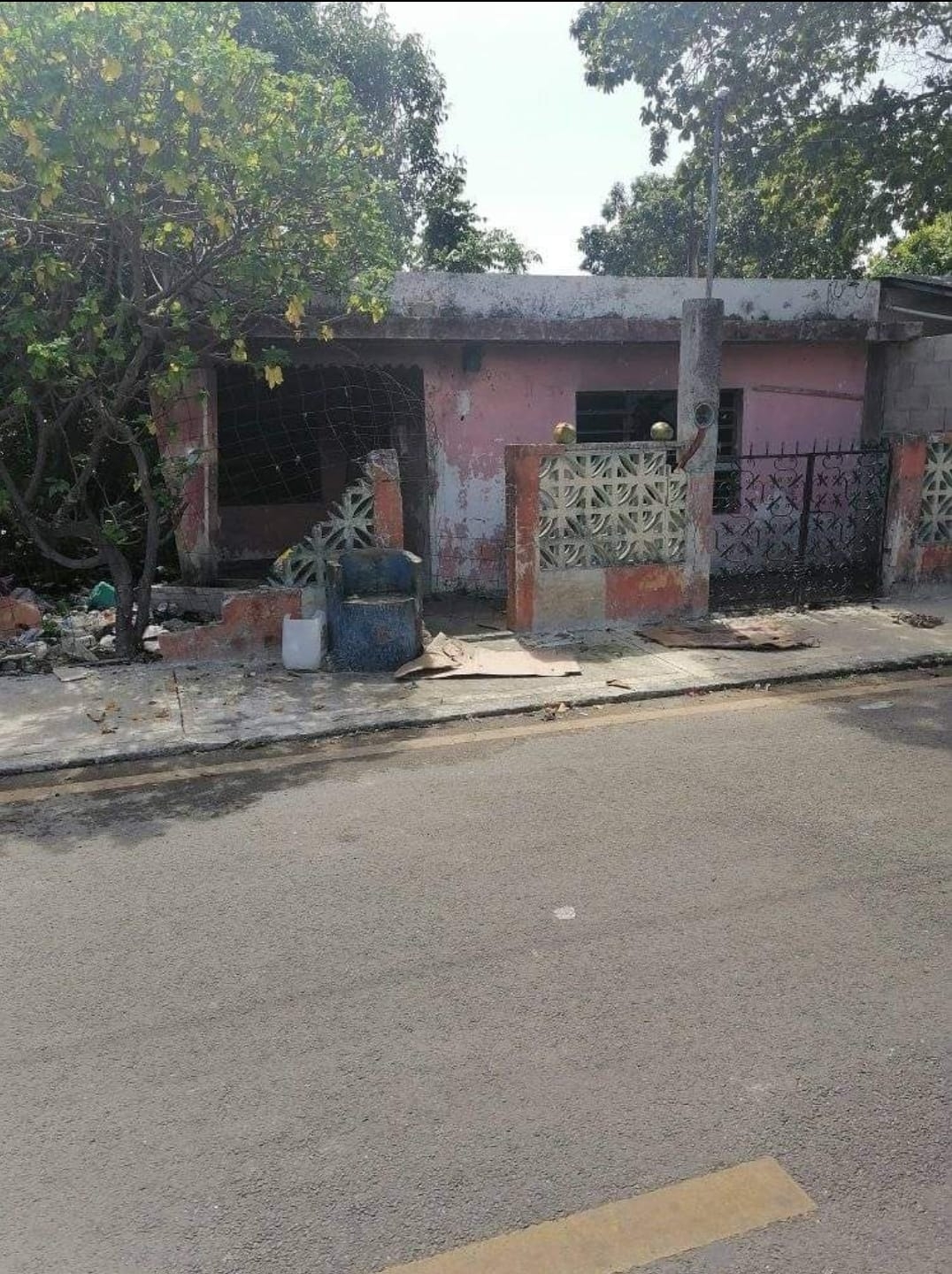 La vivienda señalada por vecinos se ubica en la calle Juan Escutia de la colonia Barrio Bravo en Chetumal La vivienda señalada por vecinos se ubica en la calle Juan Escutia de la colonia Barrio Bravo en Chetumal